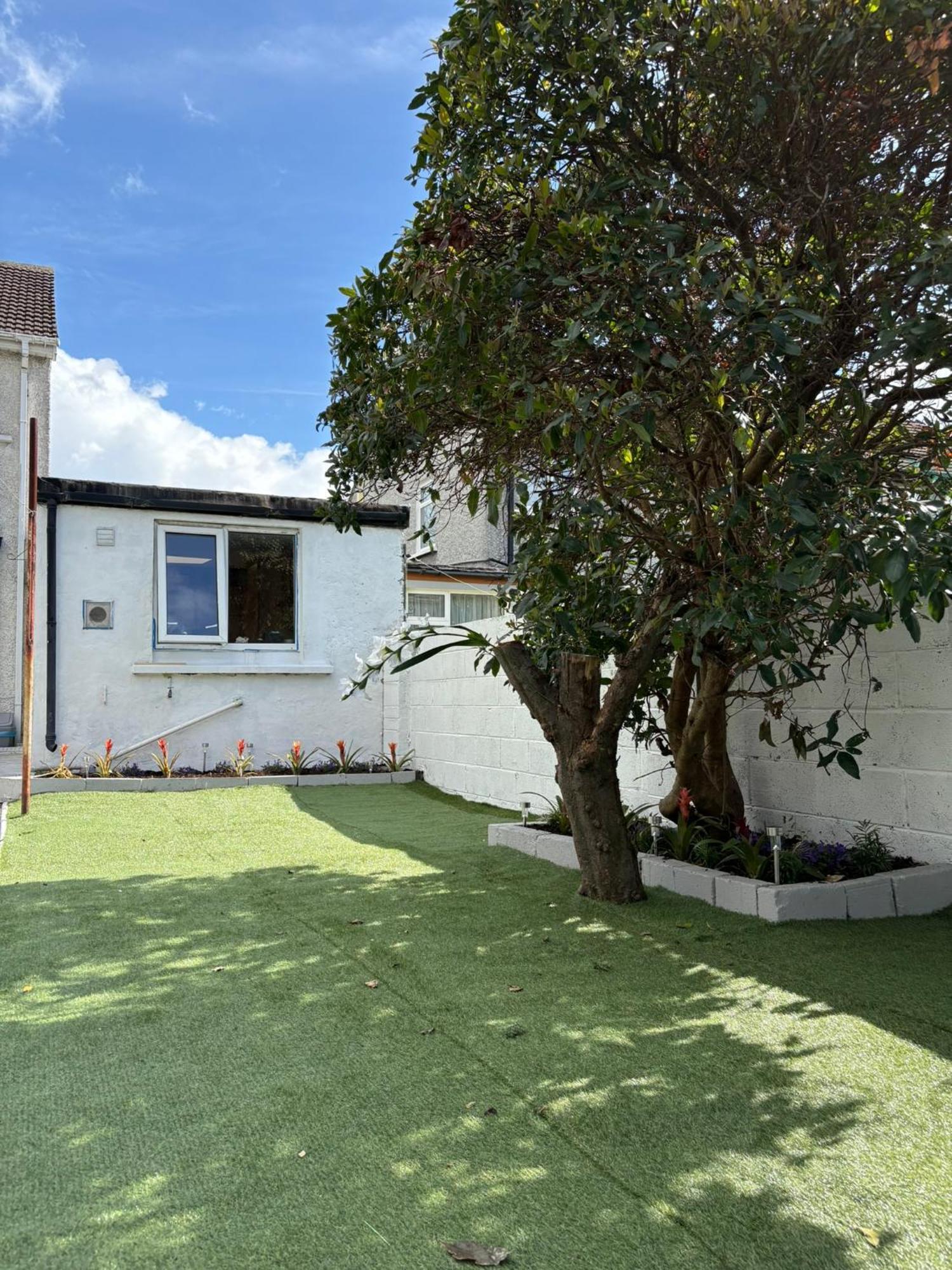 Guest house Superb Triple Near Airport - 1